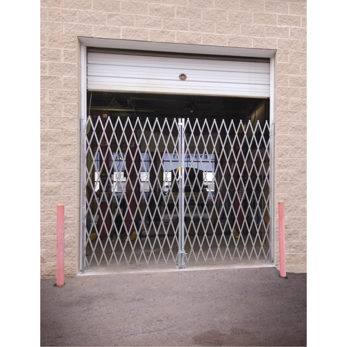 Barri&egrave;res de s&eacute;curit&eacute; galvanis&eacute;es repliables, Repliable double fixe, 16' lo x 6' h d&eacute;ploy&eacute; Rock Safety Industrial Ltd