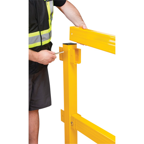Poteau en ligne pour garde-corps l&eacute;gers, Acier, 42" h, Jaune s&eacute;curit&eacute; OSHA Rock Safety Industrial Ltd