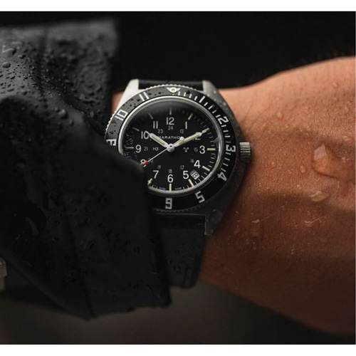 Montre Steel Navigator avec date sur ensemble bracelet en caoutchouc noir de trois morceaux, Num&eacute;rique, &agrave; piles, 41 mm, Noir Rock Safety Industrial Ltd