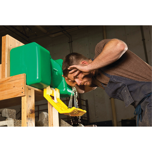 Poste de douche oculaire, Aliment&eacute; par gravit&eacute;, Capacit&eacute; 9 gal., Conformit&eacute; ANSI Z358.1 Rock Safety Industrial Ltd