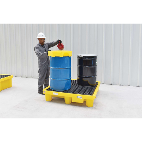 Palettes Ultra-Spill Pallet pour quatre barils, Capacit&eacute; de d&eacute;versement 66 gal. US, 53" x 53" x 11,75" Rock Safety Industrial Ltd