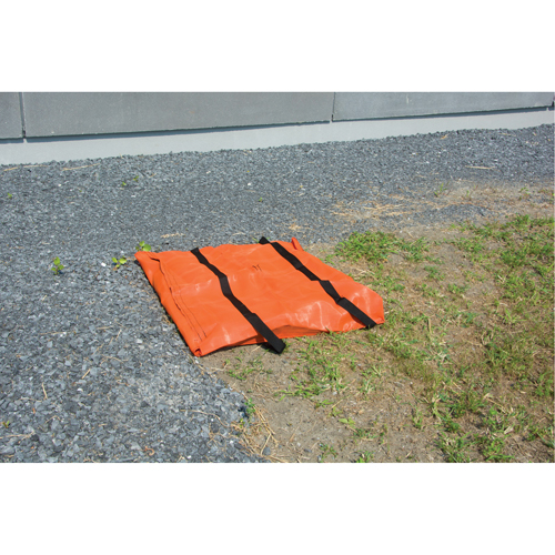 Tapis de drain pour eaux pluviales Grateguard, Huile & s&eacute;diments, 24" lo x 24" la Rock Safety Industrial Ltd