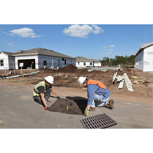 Protecteurs de canaux d'&eacute;gouts pluviaux Ultra-Drain Guards, Huile & s&eacute;diments, 48" lo x 36" la Rock Safety Industrial Ltd