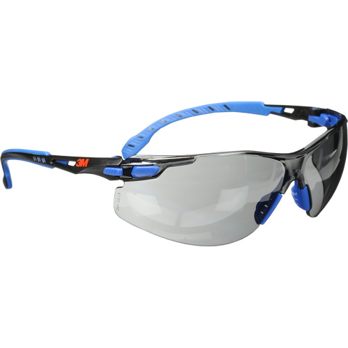 Lunettes de s&eacute;curit&eacute; Solus avec lentilles Scotchgard, Lentille Grise/fum&eacute;e, Antibu&eacute;e, R&eacute;pond ou surpasse la norme CSA Z94.3 Rock Safety Industrial Ltd