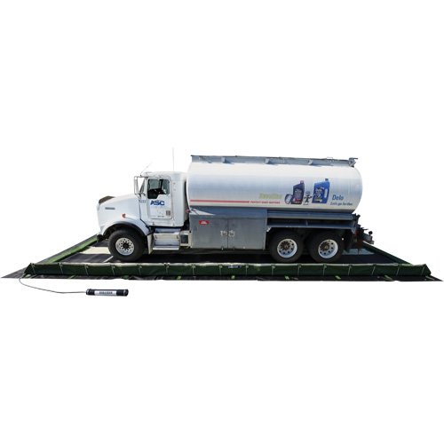 Berme de confinement secondaire pour v&eacute;hicules Ride-Side Berm, Capacit&eacute; 7500 gal. US, 20' la x 40' lo x 15" h, Support en L Rock Safety Industrial Ltd