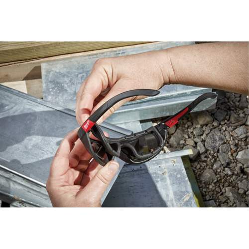 Lunettes de s&eacute;curit&eacute; performantes avec joint, Lentille Noir, Polaris&eacute;, R&eacute;pond ou surpasse la norme CSA Z94.3 Rock Safety Industrial Ltd
