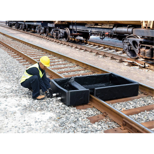 Berme Ultra-Track Berm, Capacit&eacute; 144 gal. US, 4' la x 6' lo x 12" h, Paroi en mousse Rock Safety Industrial Ltd