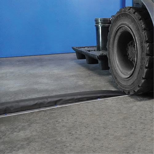 Ensemble de berme de d&eacute;rivation modulaire Drive-Over, la x 12' lo x 2" h, Paroi en mousse Rock Safety Industrial Ltd