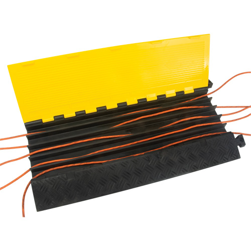 Protecteur de c&acirc;bles en polyur&eacute;thane, 5 canaux, 35,43" lo x 19,69" la x 2" h Rock Safety Industrial Ltd
