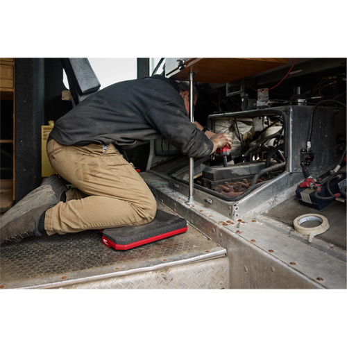 Tapis repose-genoux Packout, 18,7" lo x 13,7" la, 2,2" &eacute;pais Rock Safety Industrial Ltd