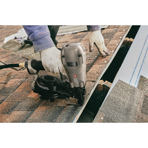 Cloueuse pneumatique &agrave; rouleau 15° pour toiture Rock Safety Industrial Ltd