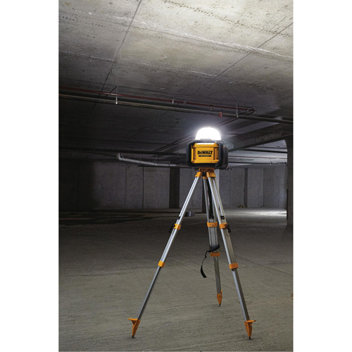 Baladeuse polyvalent sans fil Tool Connect 20V Max, DEL, 5000 lumens, Boîtier en Plastique Rock Safety Industrial Ltd