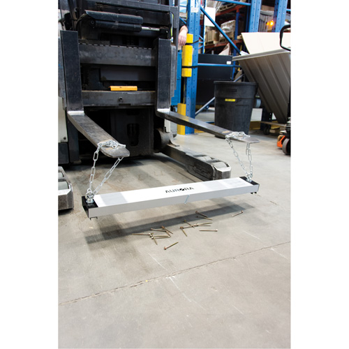 Balais de cour magn&eacute;tique, 36" la Rock Safety Industrial Ltd