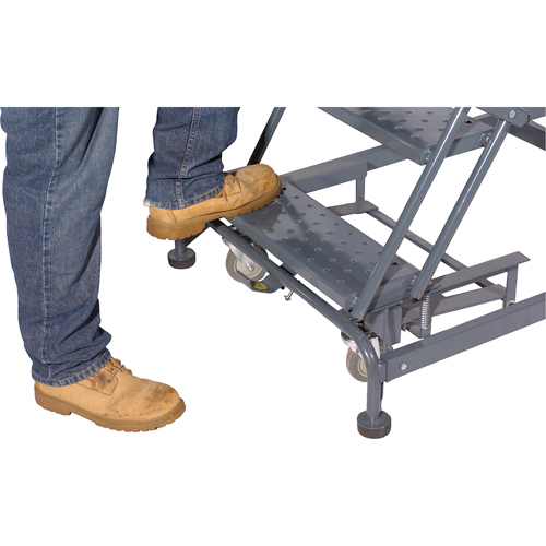 &eacute;chelles roulantes avec pied verrouillable activ&eacute; par le poids, 6 marches, Largeur de la marche 24", Hauteur de la plateforme 60", Acier Rock Safety Industrial Ltd
