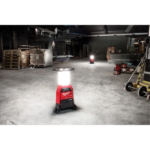 Lampe de chantier M18 Radius et chargeur avec One-Key, DEL, 4800/9000/2500 lumens, Boîtier en Plastique Rock Safety Industrial Ltd