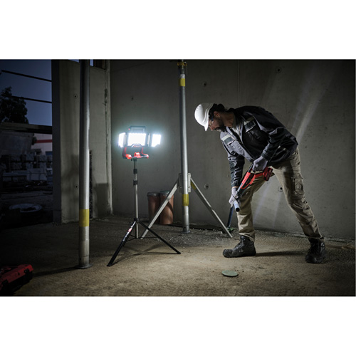 Lampe de travail &agrave; DEL professionnelle &agrave; panneaux pliants lumens sans fil 18V sur tr&eacute;pied, DEL, 3600 lumens Rock Safety Industrial Ltd