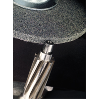 Meules homog&egrave;nes d'&eacute;barbage EXL Scotch-Brite, 1" x 1", Arbre de 3/16", Grain de 2A, Oxyde d'aluminium Rock Safety Industrial Ltd