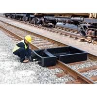 Berme Ultra-Track Berm, Capacit&eacute; 144 gal. US, 4' la x 6' lo x 12" h, Paroi en mousse Rock Safety Industrial Ltd