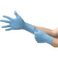 Gants jetables Vesatility 92-134 MICROFLEX, 5.5/6/T-petit, Nitrile, 2,76-mil/3,94-mil, Sans poudre, Bleu, Classe 2 Rock Safety Industrial Ltd