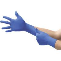 Gants jetables N21 MICROFLEX, 6,5/7/Petit, Nitrile, 4,7 mils/5,5-mil, Sans poudre, Cobalt, Classe 2 Rock Safety Industrial Ltd