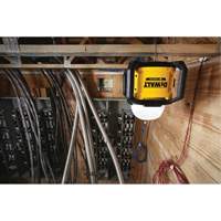 Baladeuse polyvalent sans fil Tool Connect 20V Max, DEL, 5000 lumens, Boîtier en Plastique Rock Safety Industrial Ltd